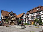 Gerstungen im thüringischen Wartburgkreis. Marktplatz mit dem Storchenbrunnen